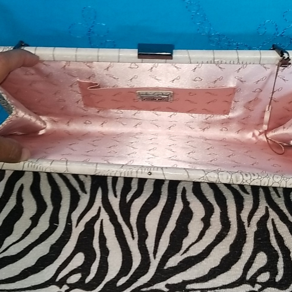 AXEL PURSE - Picture 4 of 12